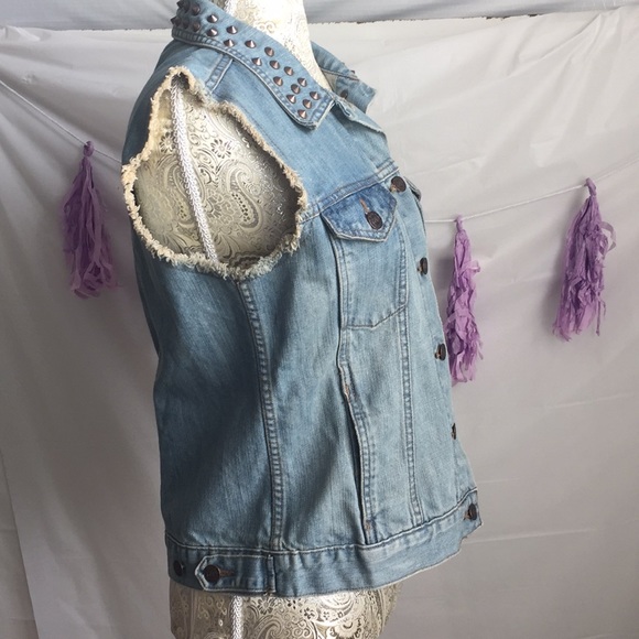 Rock & Republic denim studded vest in Medium NWT! - Picture 3 of 8